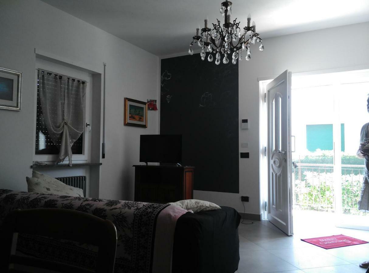 Affittacamere Di Paola Lugagnano Exterior foto